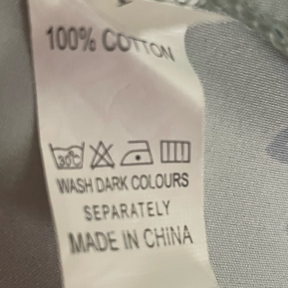 Sage green woman’s abstract short sleeve top size medium - Picture 6 of 6